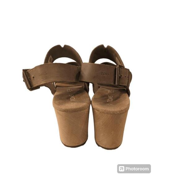 Women's TOMS Metallic Gold Leather Clogs Sandals Size 10 - Picture 4 of 6